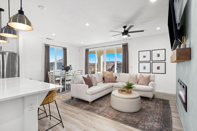 1564 Egyptian Way, Olivehurst, CA 95961