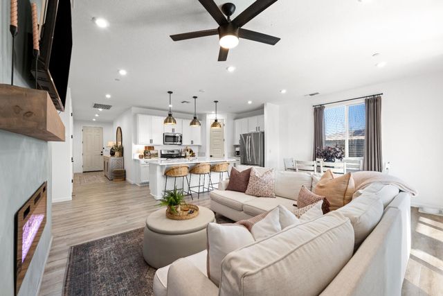 1564 Egyptian Way, Olivehurst, CA 95961