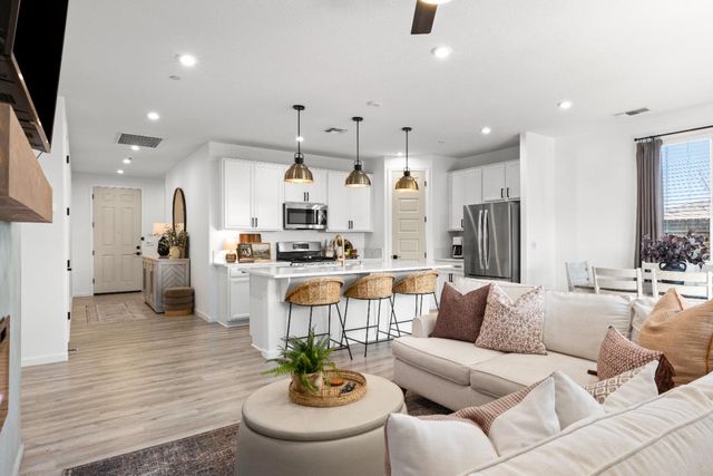 1564 Egyptian Way, Olivehurst, CA 95961