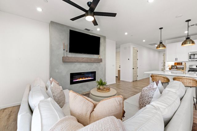 1564 Egyptian Way, Olivehurst, CA 95961