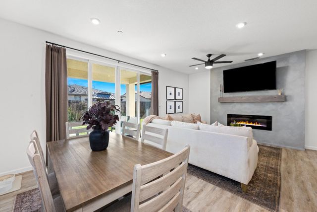 1564 Egyptian Way, Olivehurst, CA 95961