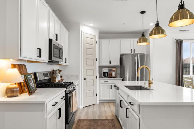 1564 Egyptian Way, Olivehurst, CA 95961