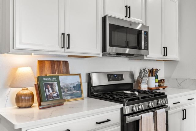 1564 Egyptian Way, Olivehurst, CA 95961