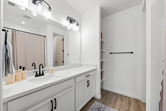 1564 Egyptian Way, Olivehurst, CA 95961