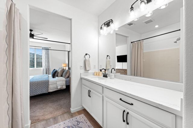 1564 Egyptian Way, Olivehurst, CA 95961