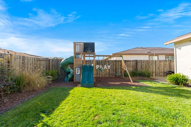 1564 Egyptian Way, Olivehurst, CA 95961