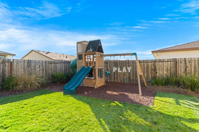 1564 Egyptian Way, Olivehurst, CA 95961