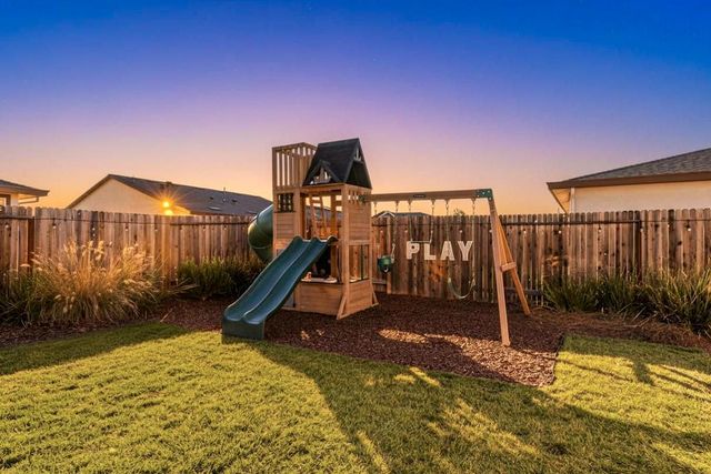 1564 Egyptian Way, Olivehurst, CA 95961