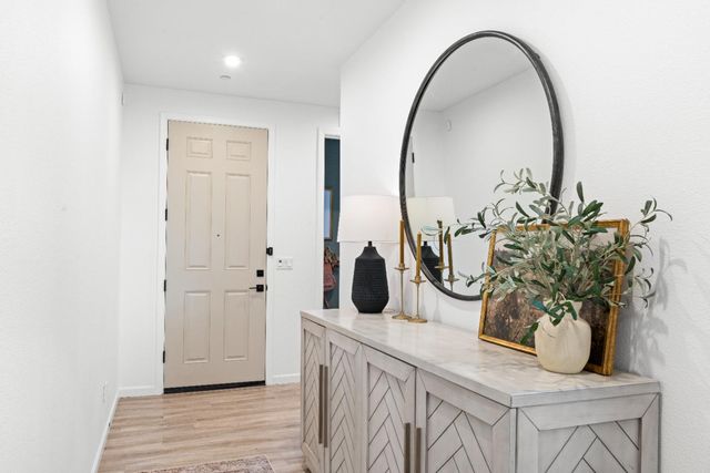 1564 Egyptian Way, Olivehurst, CA 95961