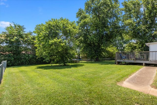 1109 N Charlotte St, Dickson, TN 37055