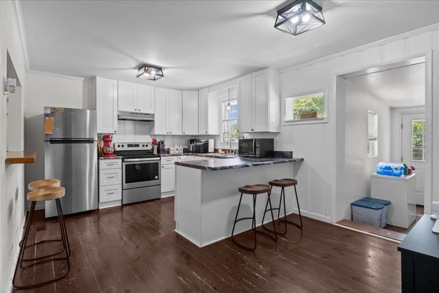 1109 N Charlotte St, Dickson, TN 37055