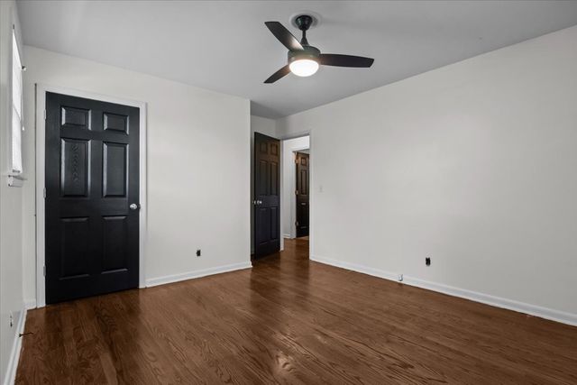 1109 N Charlotte St, Dickson, TN 37055
