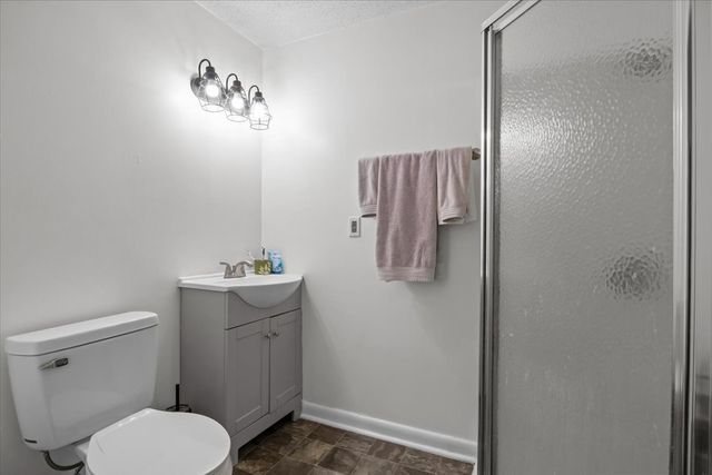 1109 N Charlotte St, Dickson, TN 37055