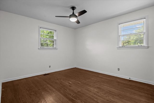 1109 N Charlotte St, Dickson, TN 37055