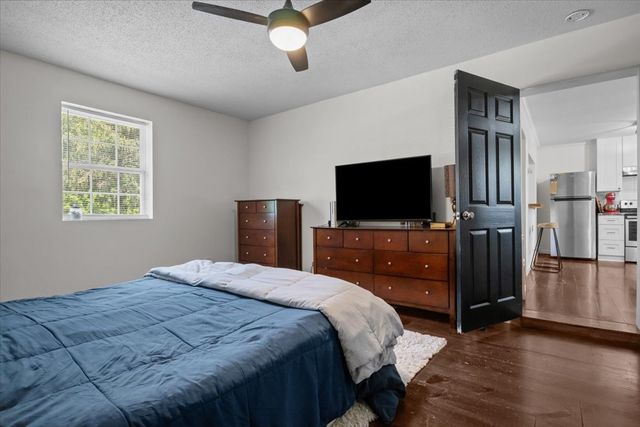 1109 N Charlotte St, Dickson, TN 37055