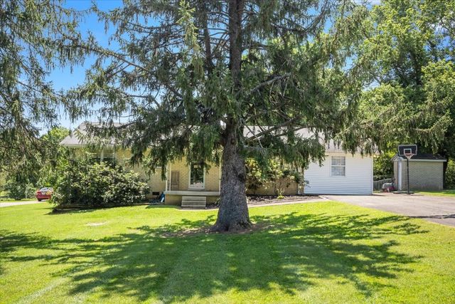 1109 N Charlotte St, Dickson, TN 37055