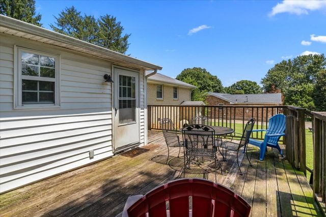 1109 N Charlotte St, Dickson, TN 37055