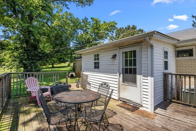 1109 N Charlotte St, Dickson, TN 37055
