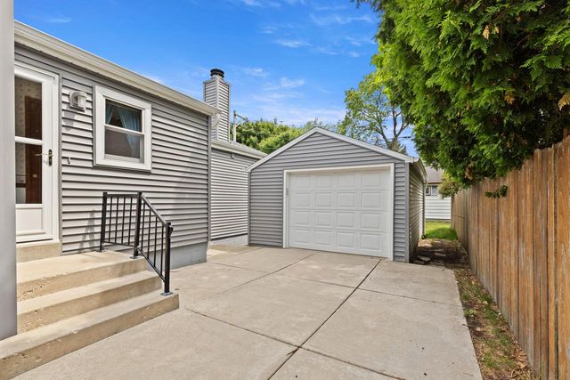 531 Oak STREET, South Milwaukee, WI 53172