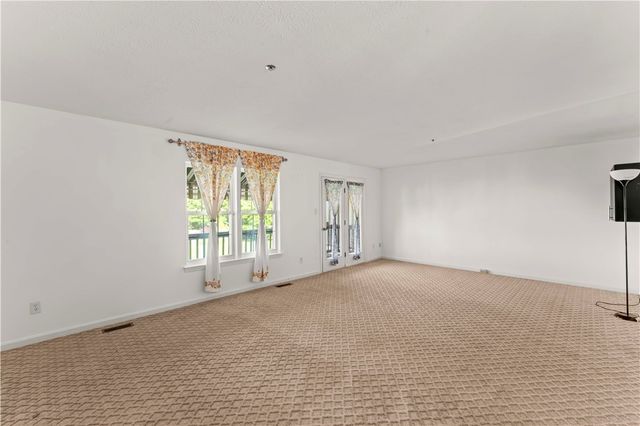 1368 Meadowbrook Dr, North Strabane, PA 15317