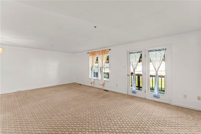 1368 Meadowbrook Dr, North Strabane, PA 15317