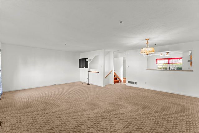 1368 Meadowbrook Dr, North Strabane, PA 15317