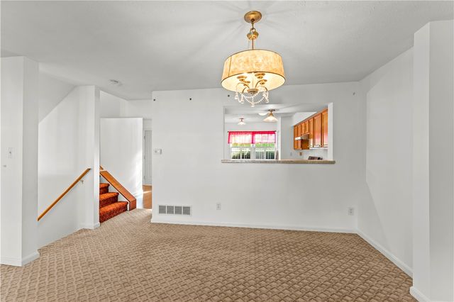 1368 Meadowbrook Dr, North Strabane, PA 15317