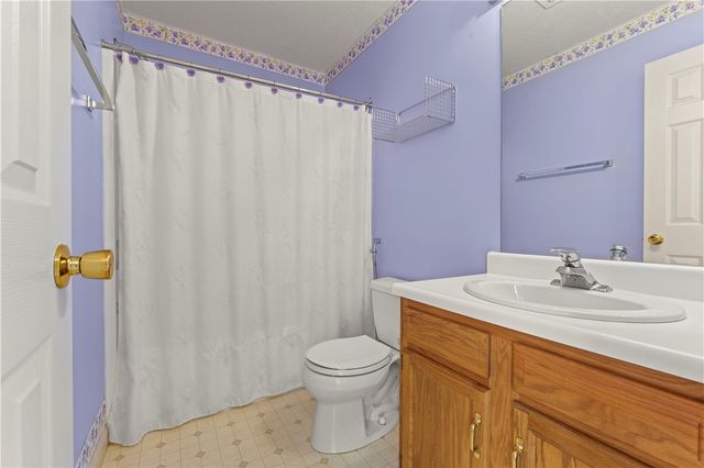 1368 Meadowbrook Dr, North Strabane, PA 15317