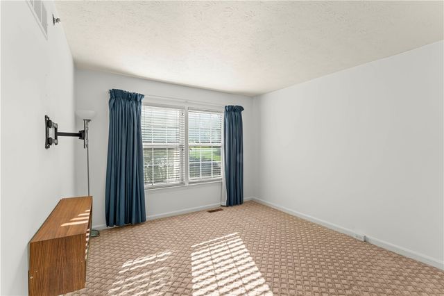 1368 Meadowbrook Dr, North Strabane, PA 15317