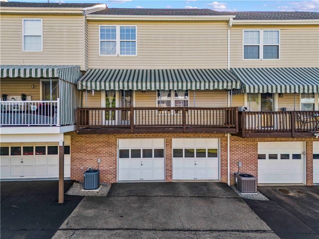 1368 Meadowbrook Dr, North Strabane, PA 15317