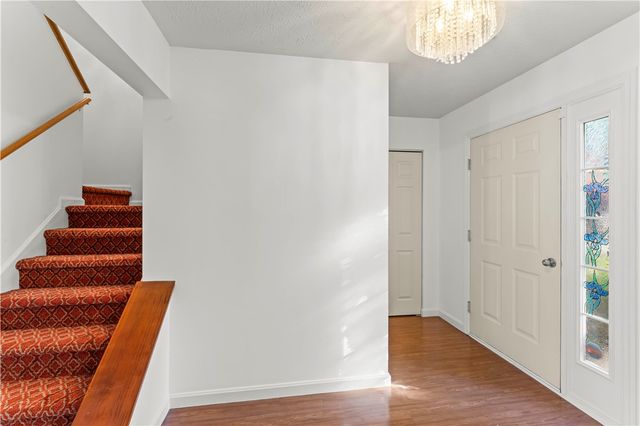 1368 Meadowbrook Dr, North Strabane, PA 15317