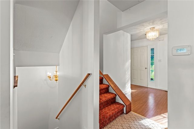 1368 Meadowbrook Dr, North Strabane, PA 15317
