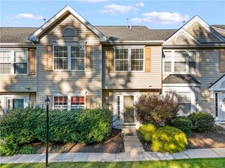 1368 Meadowbrook Dr, North Strabane, PA 15317
