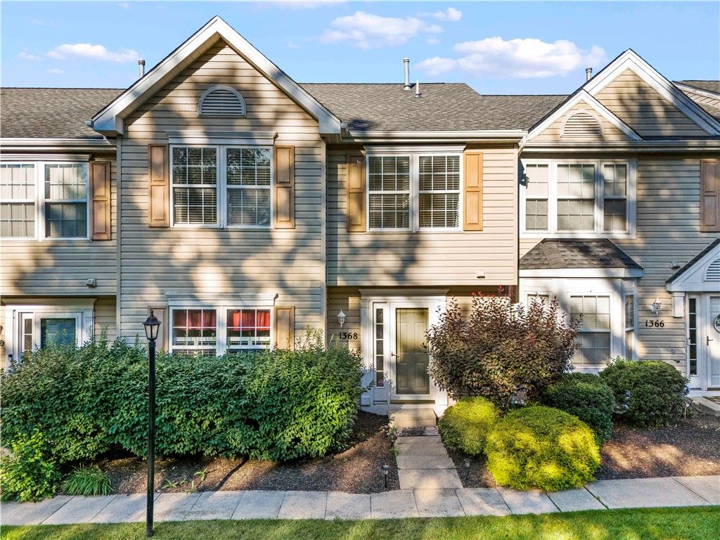 1368 Meadowbrook Dr, North Strabane, PA 15317