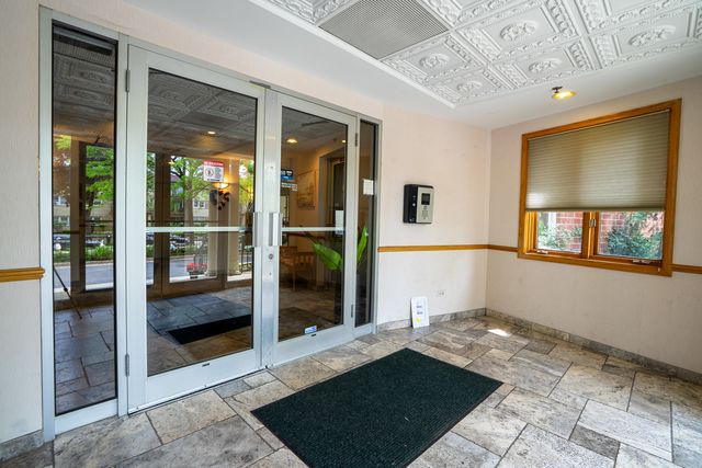 8580 W Foster Avenue 304, Norridge, IL 60706