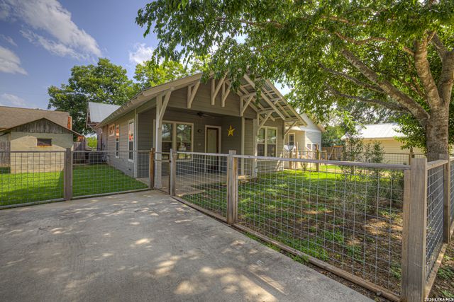 349 E South, New Braunfels, TX 78130