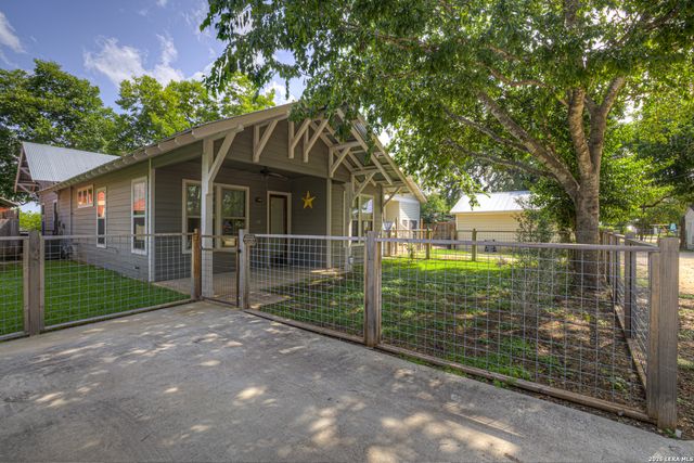 349 E South, New Braunfels, TX 78130