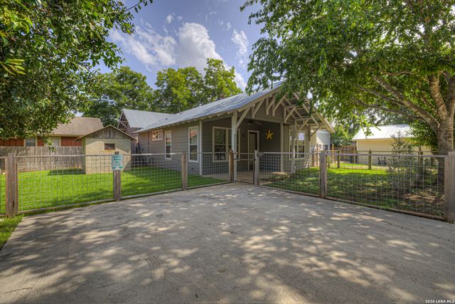 349 E South, New Braunfels, TX 78130
