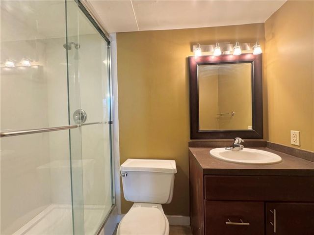 600 E 8th St Street 3T, Kansas City, MO 64106