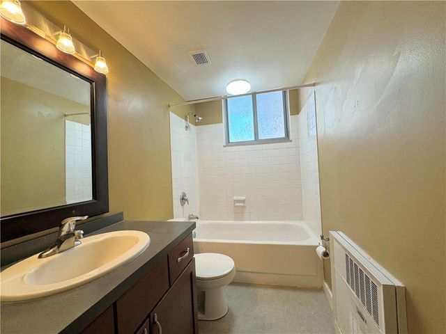 600 E 8th St Street 3T, Kansas City, MO 64106