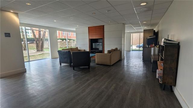 600 E 8th St Street 3T, Kansas City, MO 64106