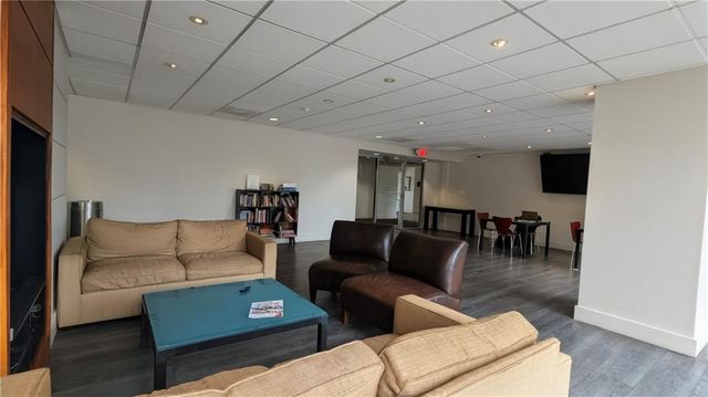 600 E 8th St Street 3T, Kansas City, MO 64106