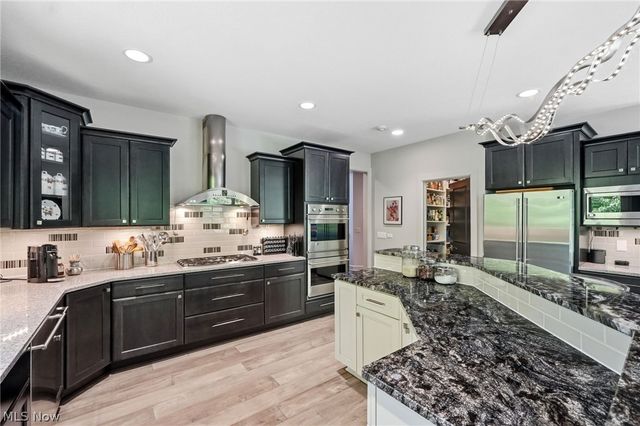 7230 Brighton Park Court, Chagrin Falls, OH 44023