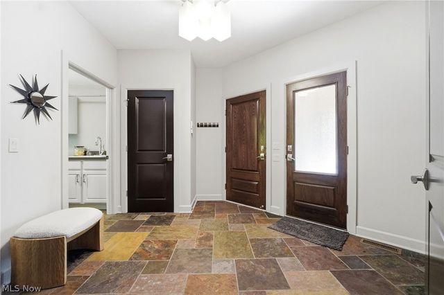 7230 Brighton Park Court, Chagrin Falls, OH 44023