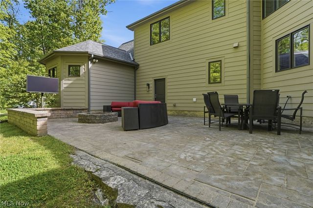 7230 Brighton Park Court, Chagrin Falls, OH 44023
