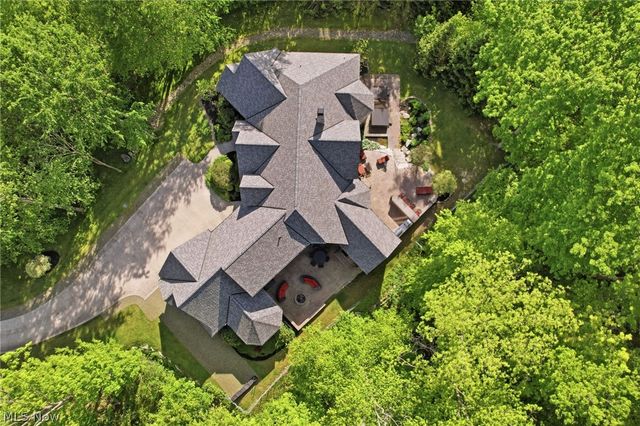 7230 Brighton Park Court, Chagrin Falls, OH 44023