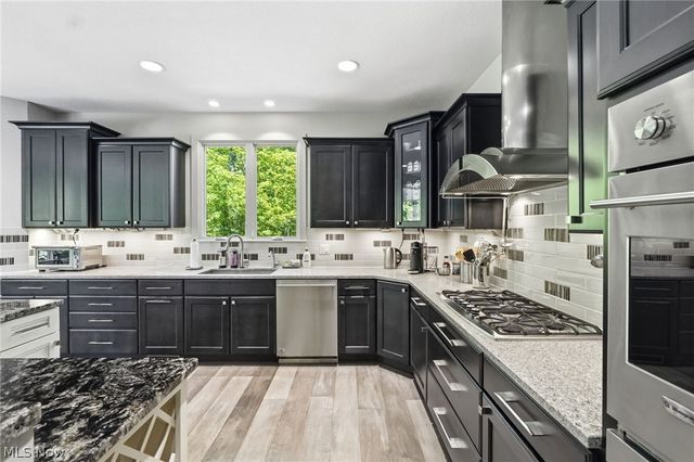 7230 Brighton Park Court, Chagrin Falls, OH 44023