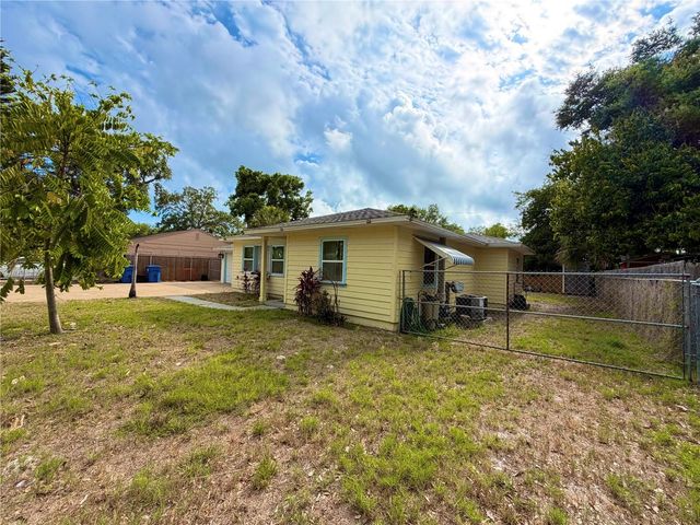 626 74TH STREET N, St Petersburg, FL 33710