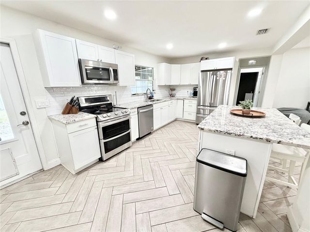 626 74TH STREET N, St Petersburg, FL 33710