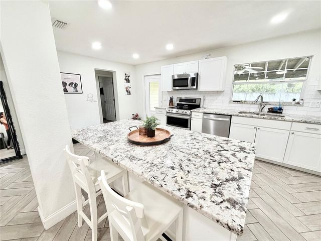 626 74TH STREET N, St Petersburg, FL 33710